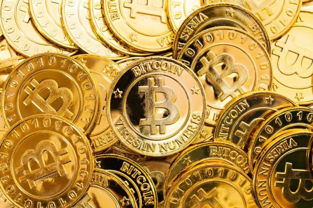 比特币与黄金：2025年谁是更好的投资选择？ image 0