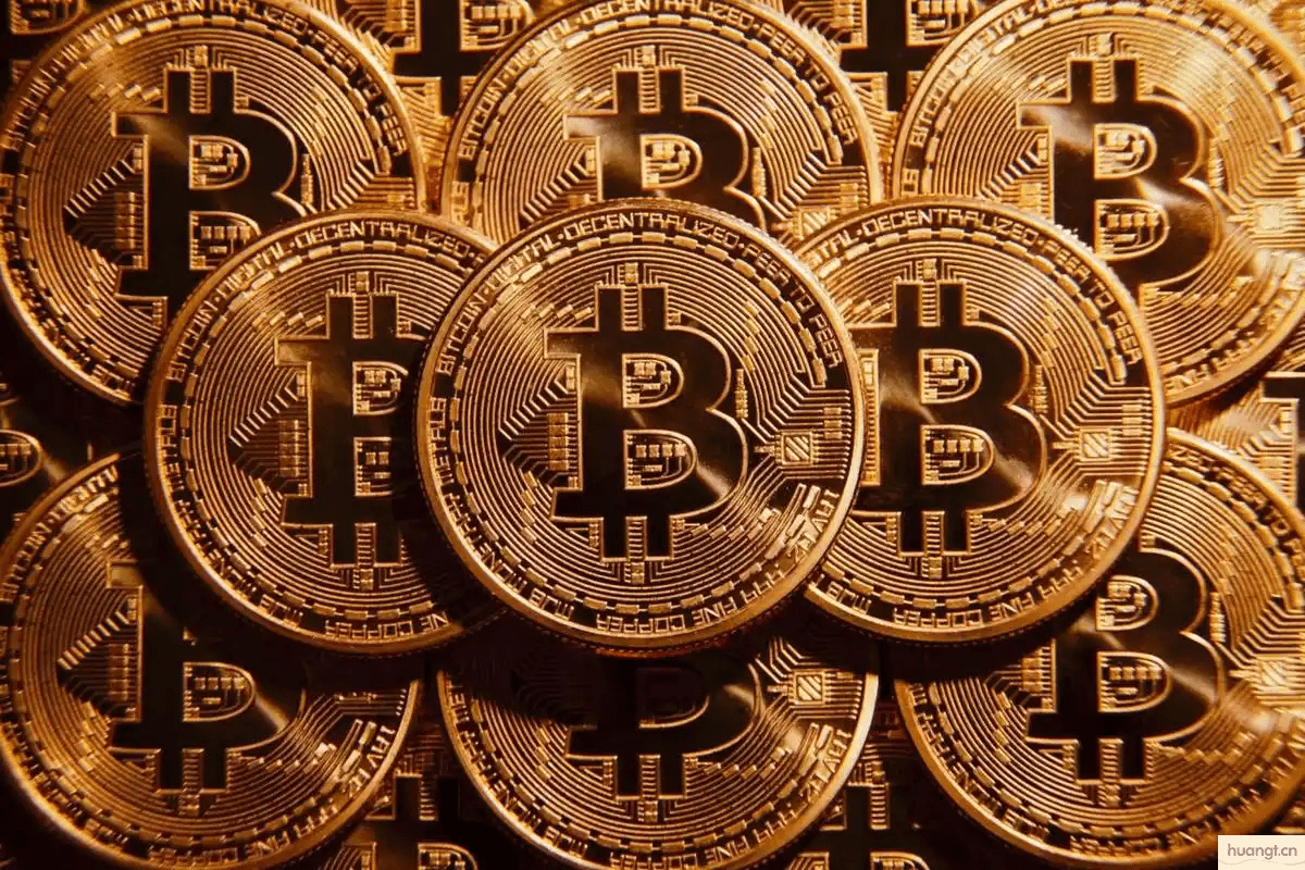 比特币现货ETF昨日流出1.01亿美元，贝莱德IBIT流入7362.72...